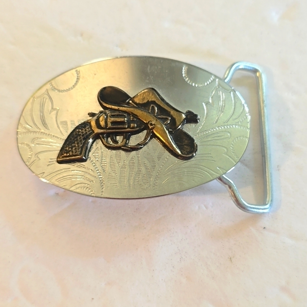 Vintage Western Silver Belt Buckle Cowboy hat Pistol Excellent condition